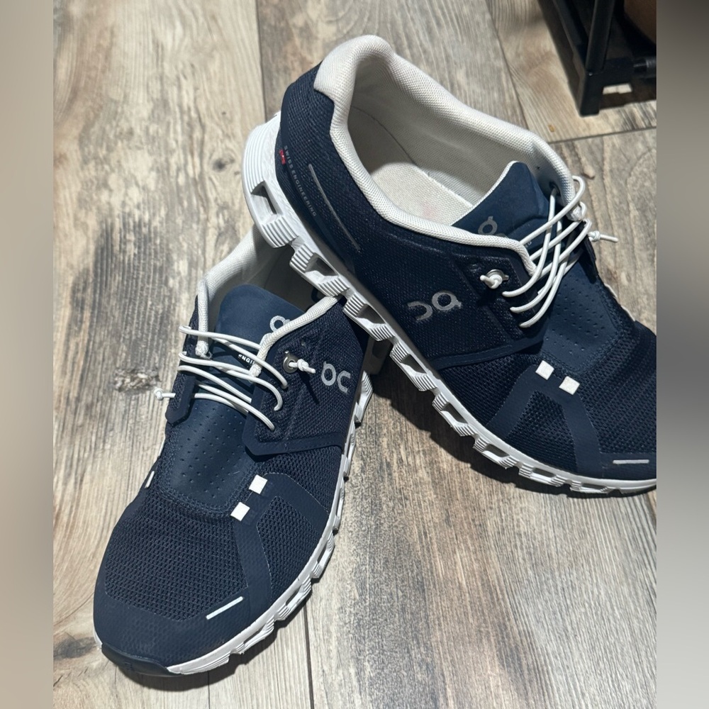 Men’s on cloud 5, size 9